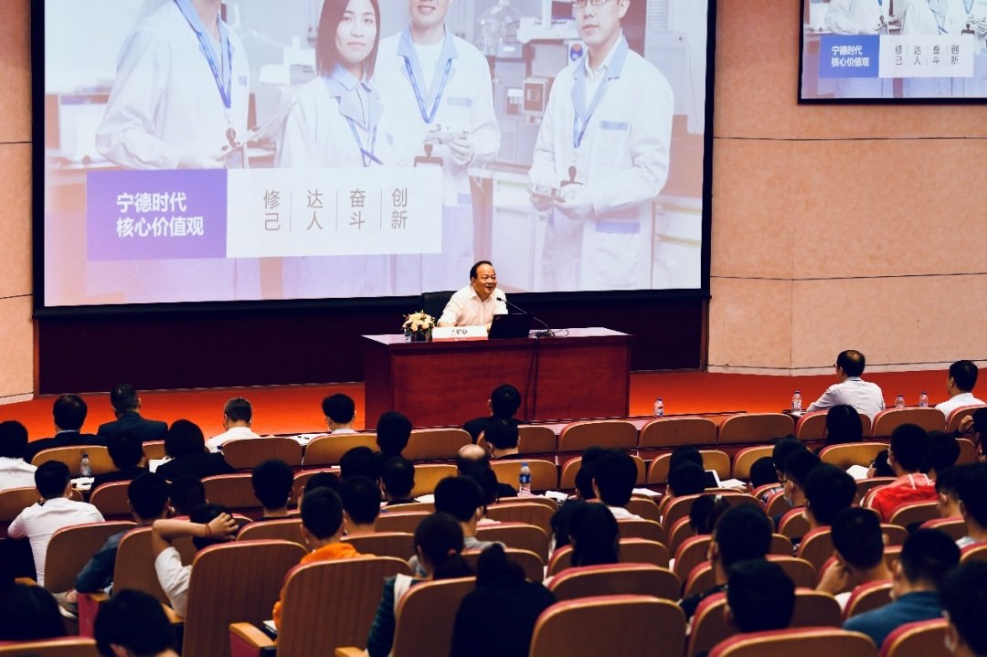 爱游戏体育在线宣布成为AC米兰官方合